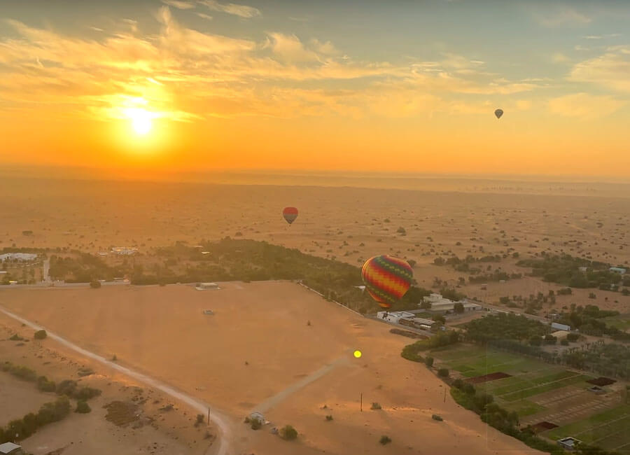 10-sunrise-dubai-desert-balloon-journey