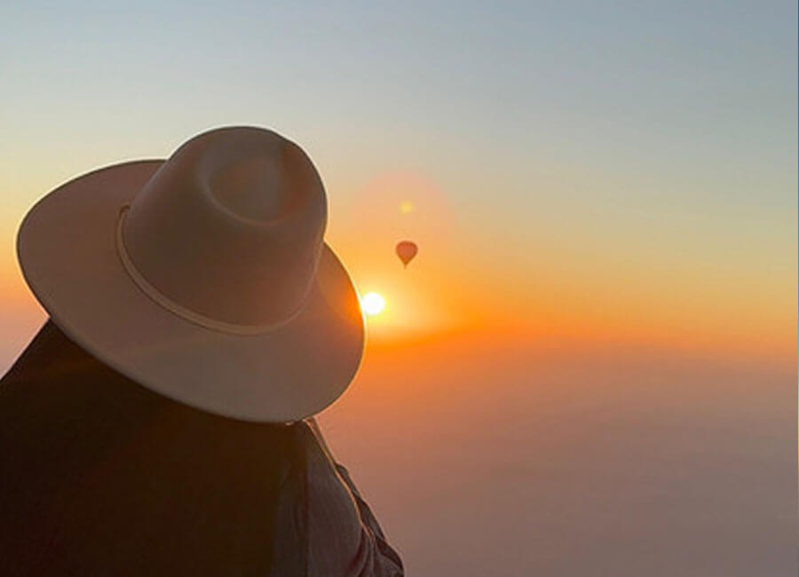 4-.sunrise-balloon-ride-over-the-dubai-desert