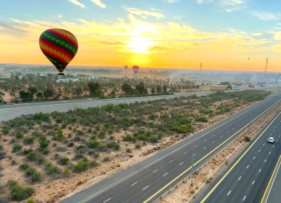 4-fiesta-unforgettable-desert-hot-air-balloon-adventure-dubai