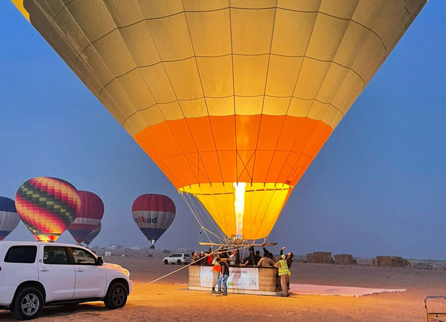 7-signature-hot-air-balloon-journey-in-the-uae